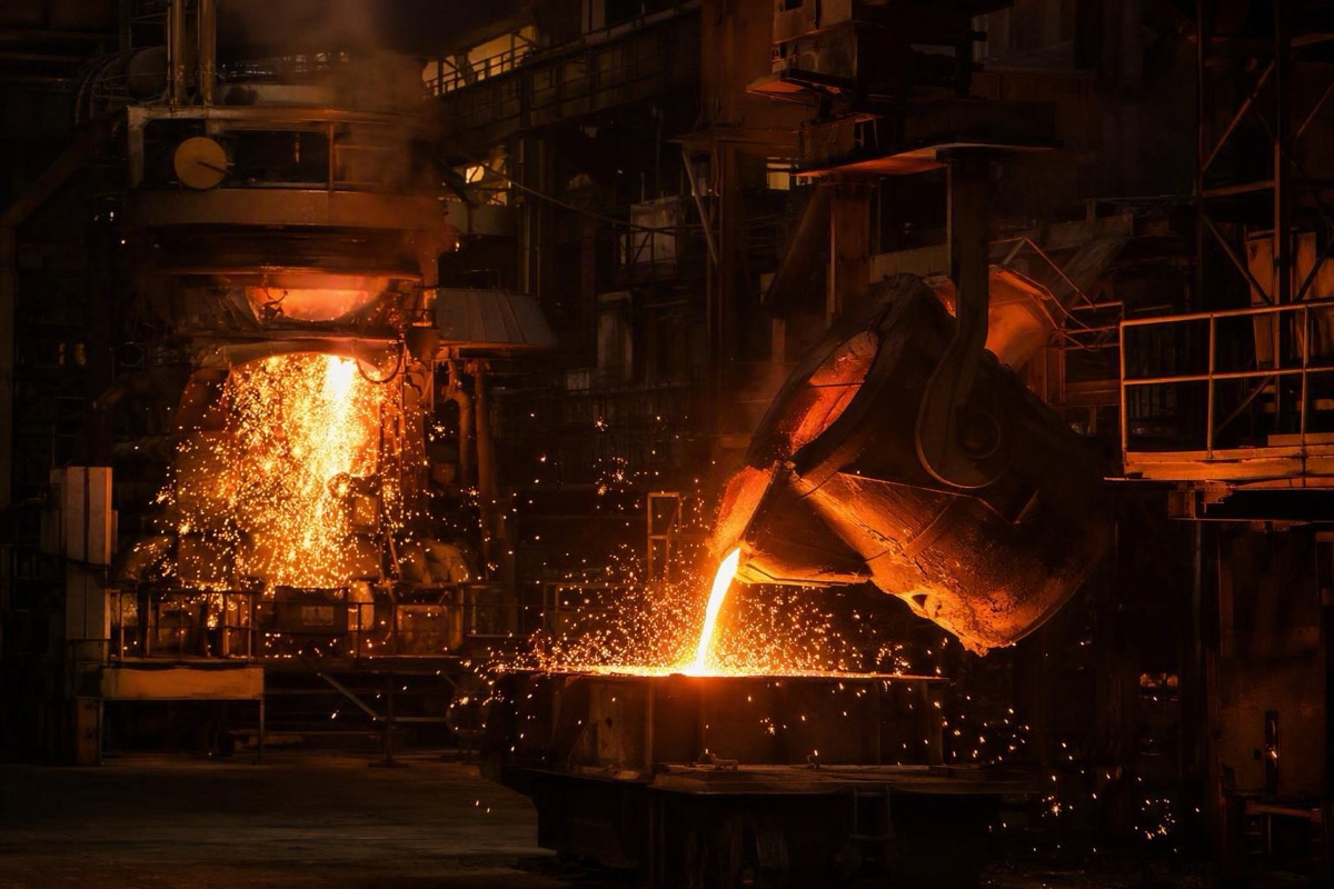Molten steel pouring in an electric arc furnace and basic oxygen furnace